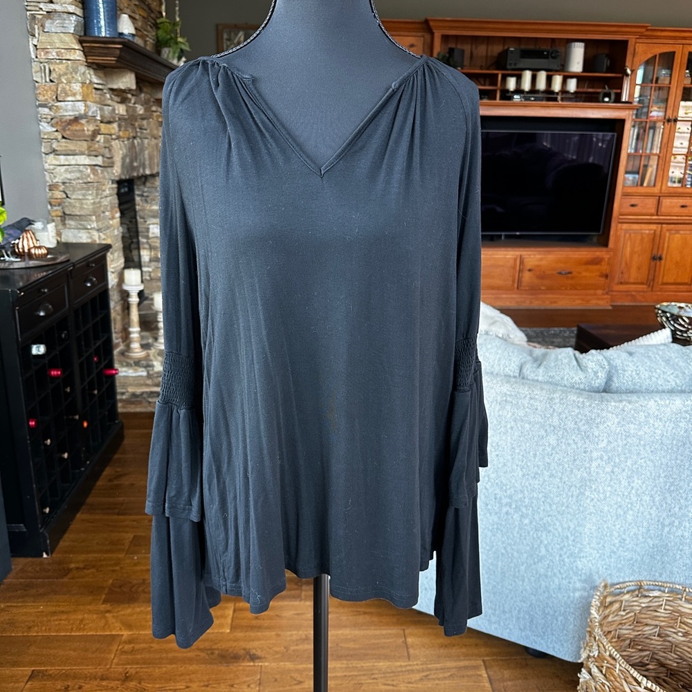 Three Bird Nest Black Flowy Blouse